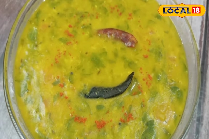 फिर एक करचूल मे तेल डालकर दाल मे छोखा लगाए 