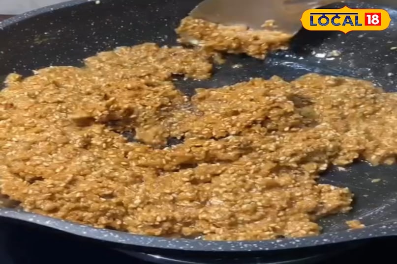 तिल मावा रोल 