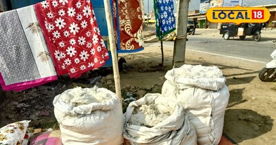 पुरानी रजाई को फिर से नया बना दिया जाता है.