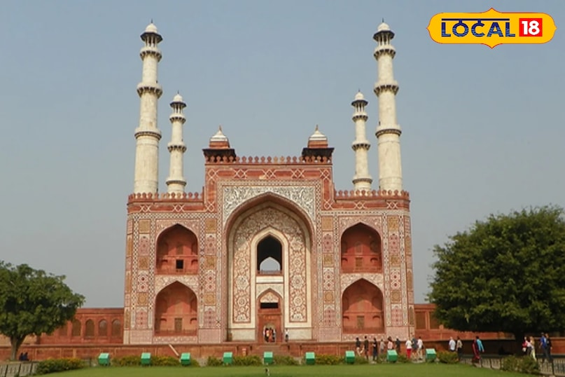 अकबर टोम्ब 