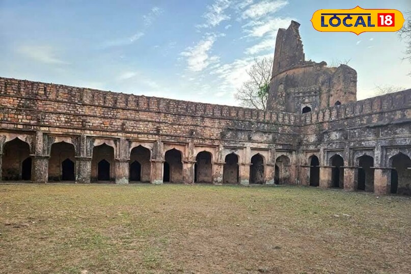 आइना अकबरी 