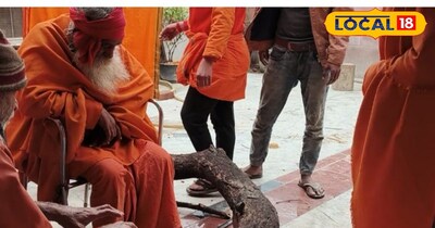 ठंड से खुद को बचाने के लिए अलाव तापते हुए लोग