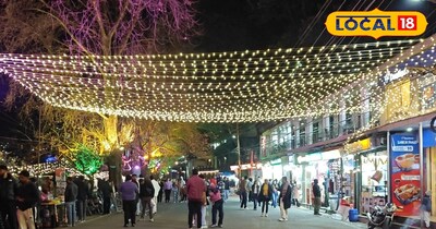 नए साल के जश्न को लेकर नगर की माल रोड को लाइट मालाओं से सजाया गया है