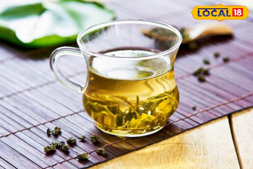 Oolong टी इसका स्वाद इस बात पर निर्भर करता है कि इसे कितना ऑक्सीडाइज किया गया है। कम ऑक्सीडाइज्ड ऊलोंग टी का स्वाद हल्का और फूलों जैसा होता है। ज्यादा ऑक्सीडाइज्ड वाली चाय का स्वाद थोड़ा कड़क और भुना हुआ होता है। शरीर की कैलोरी बर्न करने की क्षमता को बढ़ा सकती है, जिससे वजन घटाने में मदद मिलती है। Oolong टी इसका स्वाद इस बात पर निर्भर करता है कि इसे कितना ऑक्सीडाइज किया गया है। कम ऑक्सीडाइज्ड ऊलोंग टी का स्वाद हल्का और फूलों जैसा होता है। ज्यादा ऑक्सीडाइज्ड वाली चाय का स्वाद थोड़ा कड़क और भुना हुआ होता है। शरीर की कैलोरी बर्न करने की क्षमता को बढ़ा सकती है, जिससे वजन घटाने में मदद मिलती है।