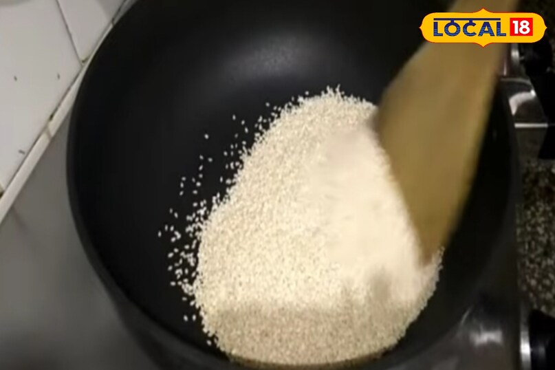 सबसे पहले तिल को भून ले 