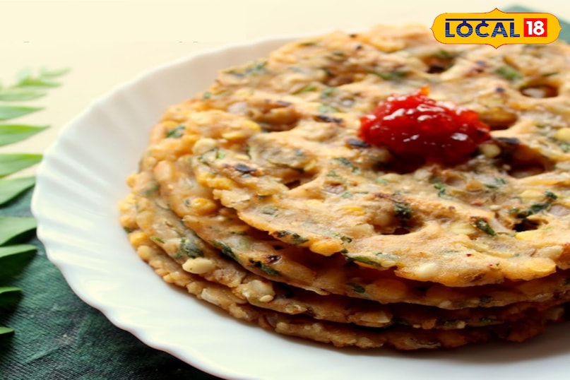 सर्व पिंडी यह तेलंगाना का एक सिग्नेचर ब्रेकफास्ट है। चावल के आटे, चने की दाल, मूंगफली और मसालों के मिश्रण से बना यह एक नमकीन पैनकेक है। इसे मिट्टी के बर्तन या तावे पर छेद करके पकाया जाता है ताकि यह खूब कुरकुरा बने। यह स्वाद के साथ-साथ सेहत के लिए भी काफी पौष्टिक होता है।