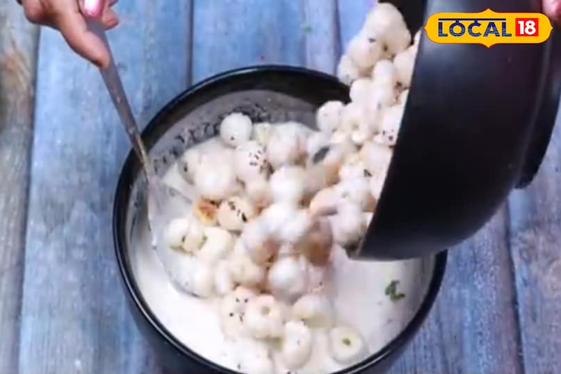 दही को अच्छी तरह फेंटे 