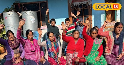 सड़क की मांग करते छतीना के ग्रामीण 