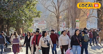 नैनीताल के पंत पार्क में चहलकदमी करते पर्यटक