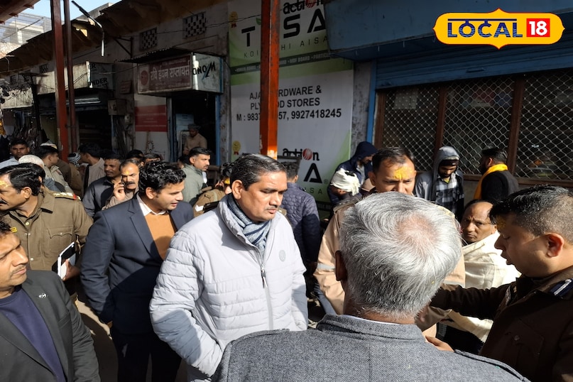 मथुरा न्यूज़, टॉप न्यूज़, यूपी न्यूज़, वृन्दावन न्यूज़, वृन्दावन मंदिर, बांके बिहारी मंदिर, भीड़, भीड़ का सैलाब, नव वर्ष, Mathura News, Top News, UP News, Vrindavan News, Vrindavan Temple, Banke Bihari Temple, Crowd, Crowd of Crowd, New Year 