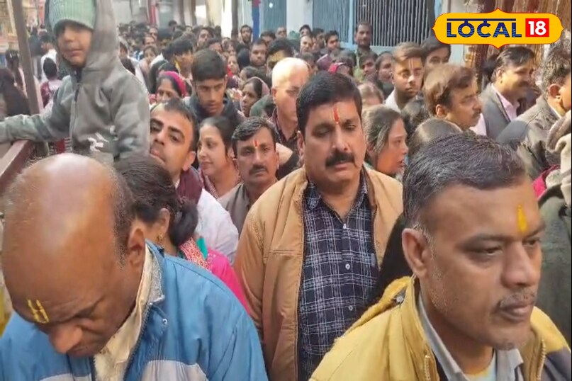 मथुरा न्यूज़, टॉप न्यूज़, यूपी न्यूज़, वृन्दावन न्यूज़, वृन्दावन मंदिर, बांके बिहारी मंदिर, भीड़, भीड़ का सैलाब, नव वर्ष, Mathura News, Top News, UP News, Vrindavan News, Vrindavan Temple, Banke Bihari Temple, Crowd, Crowd of Crowd, New Year