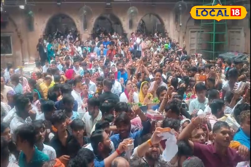 मथुरा न्यूज़, टॉप न्यूज़, यूपी न्यूज़, वृन्दावन न्यूज़, वृन्दावन मंदिर, बांके बिहारी मंदिर, भीड़, भीड़ का सैलाब, नव वर्ष, Mathura News, Top News, UP News, Vrindavan News, Vrindavan Temple, Banke Bihari Temple, Crowd, Crowd of Crowd, New Year