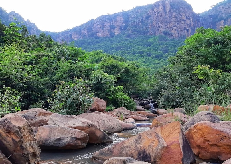 कम भीड़ और ज्यादा खूबसूरती वाला कशिश वाटरफॉल कम भीड़ और ज्यादा खूबसूरती वाला कशिश वाटरफॉल