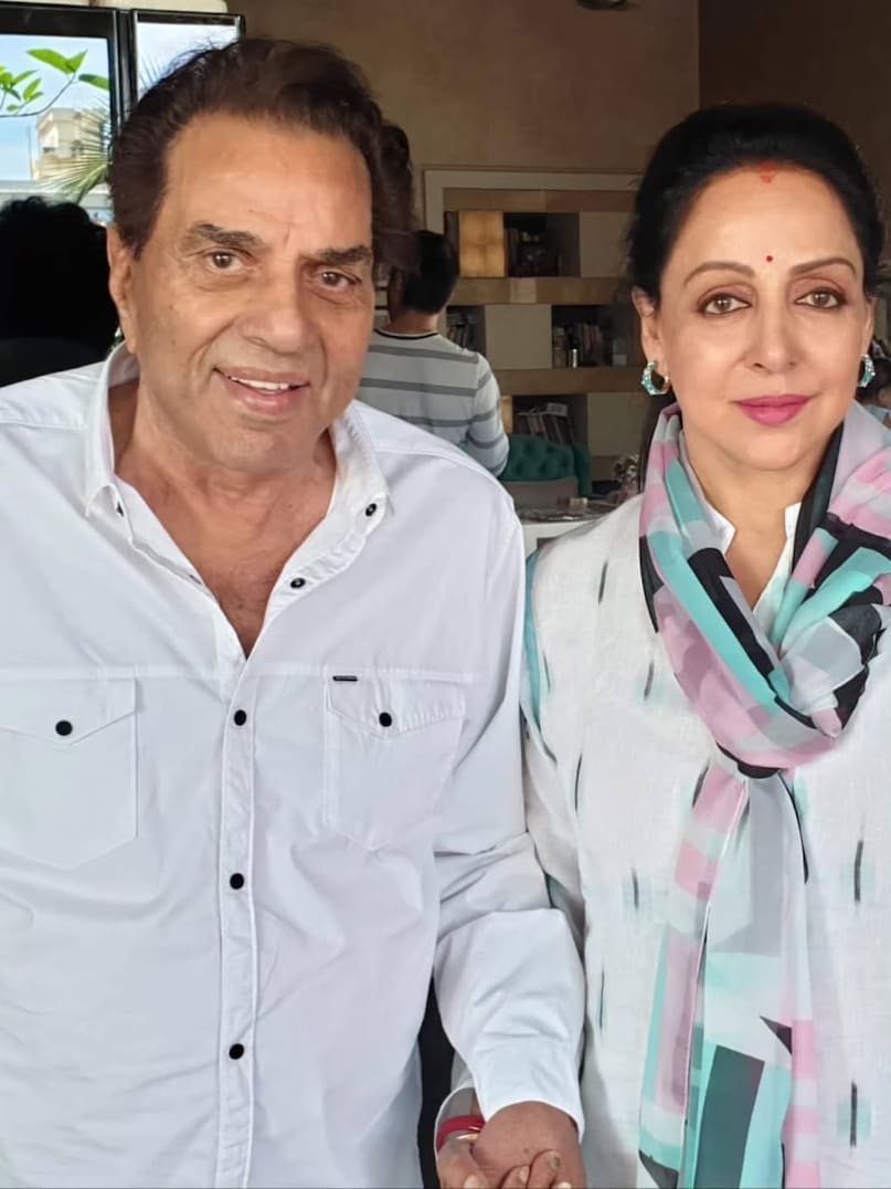 Hema Malini, Dharmendra, sunny deol, sunny deol family, Dharmendra first wife, sunny deol mother, hema malini dharmendra, Dharmendra Hema Malini, Dharmendra prayer meet, Dharmendra family, हेमा मालिनी