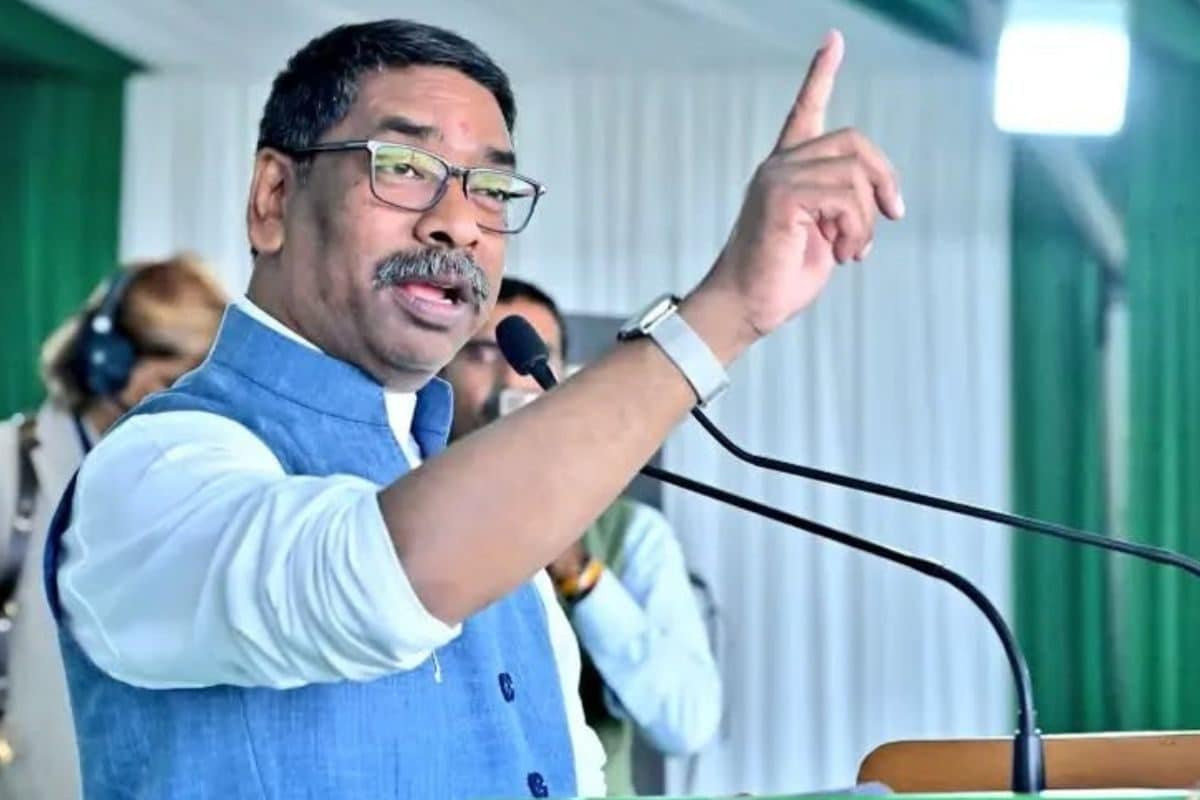 पोस्टर हटे साथी गायब और फिर दिल्ली में हेमंत के कदम राजनीति कुछ तो बोल रही!