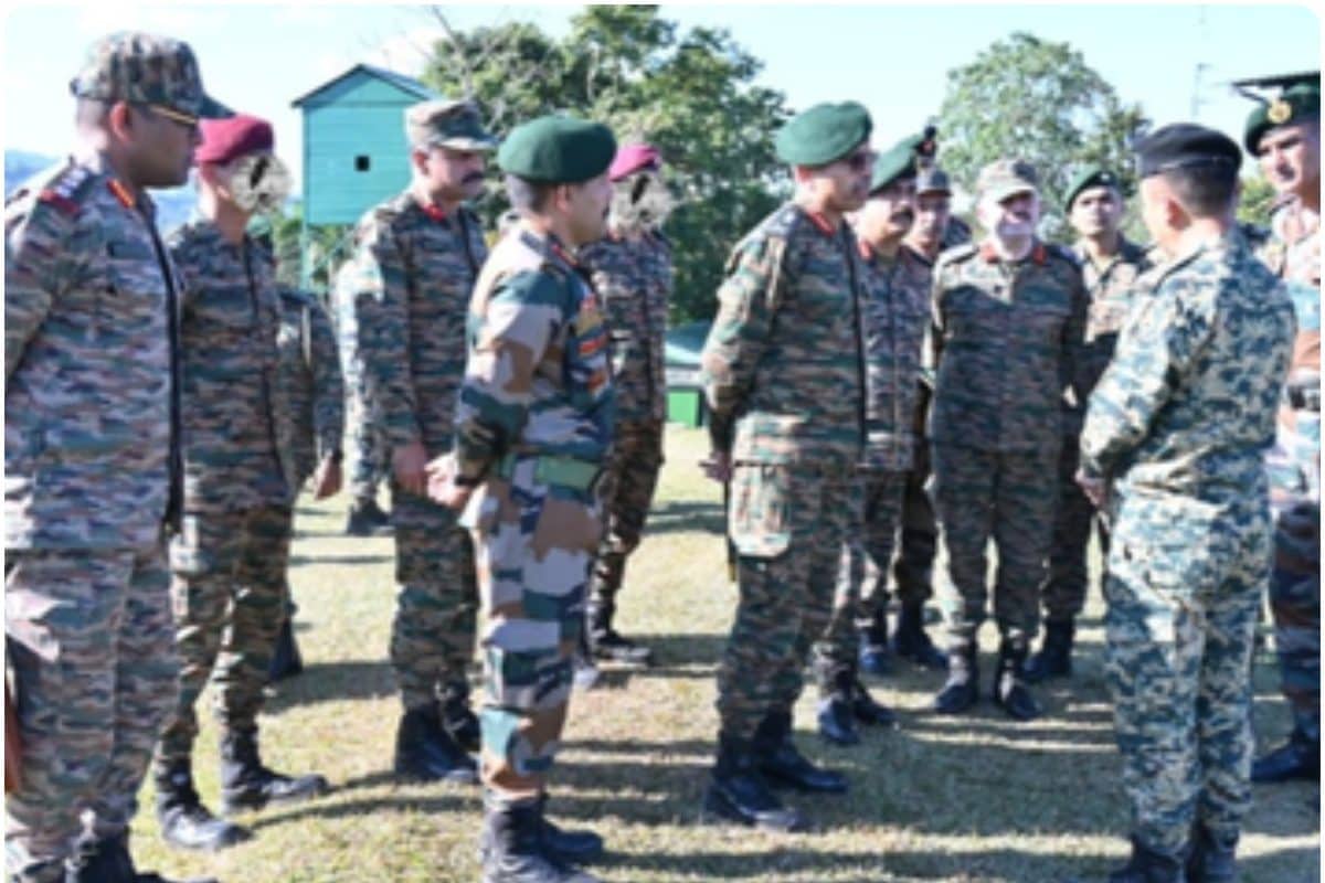 बांग्लादेश में हिंसा-आगजनी से बिगड़े हालात इधर सीमा पर बढ़ी सेना की हलचल