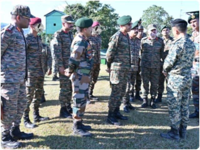 बांग्लादेश में हिंसा-आगजनी से बिगड़े हालात, इधर सीमा पर बढ़ी सेना की हलचल