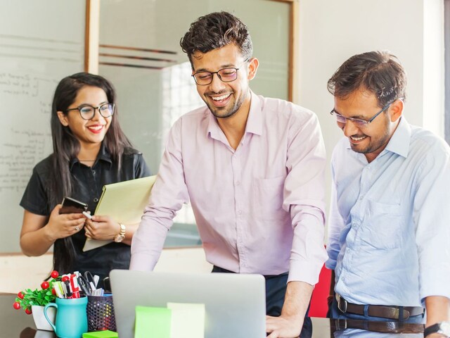 विदेश में करोड़ों कमाने वाले भारतीय क्यों नहीं आते वापस? एक्सपर्ट ने बताई.....