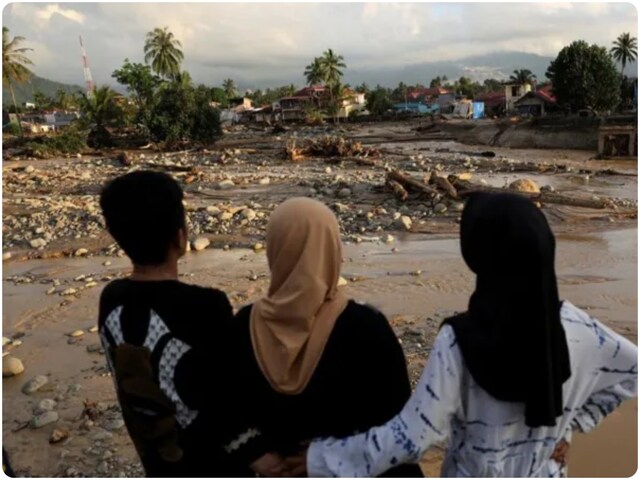 Scene of destruction all around... More than 440 deaths due to flood-landslide in Indonesia.