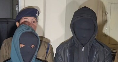 गिरफ्तार प्रेमी जोड़ा. 