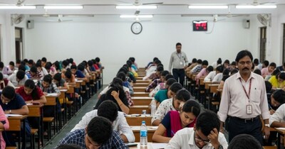 सरकार ने सुझाव रखा है कि JEE, NEET और CUET जैसी परीक्षाएं अब ऑफलाइन मोड में आयोजित की जाएं.