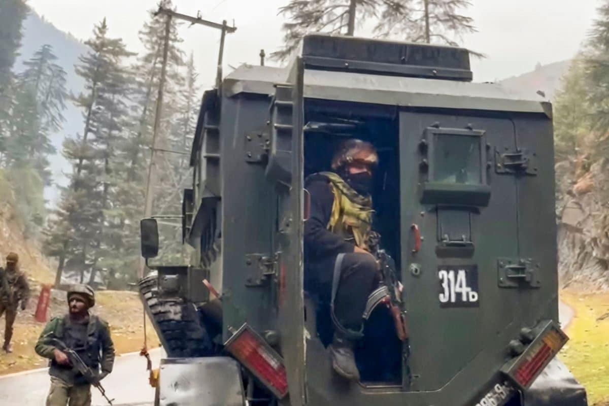 बॉर्डर पर फिर हलचल लॉन्च पैड पर खड़े फीदायीन आतंकी इंडियन आर्मी है रेडी