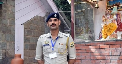 मंडी के रहने वाले जीवन ने अपनी 26 साल की जिंदगी में तीसरी सरकारी नौकरी हासिल की है.  