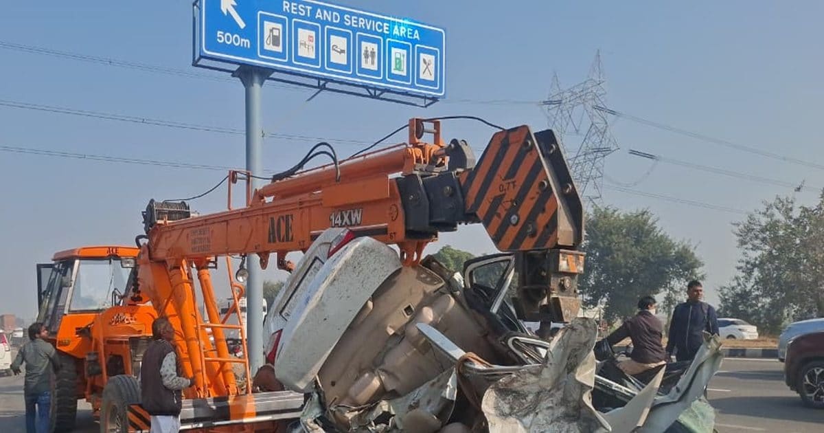 हरियाणा में भीषण हादसा, बस ट्रक समेत चार वाहन भिड़े, 4 लोगों की मौत