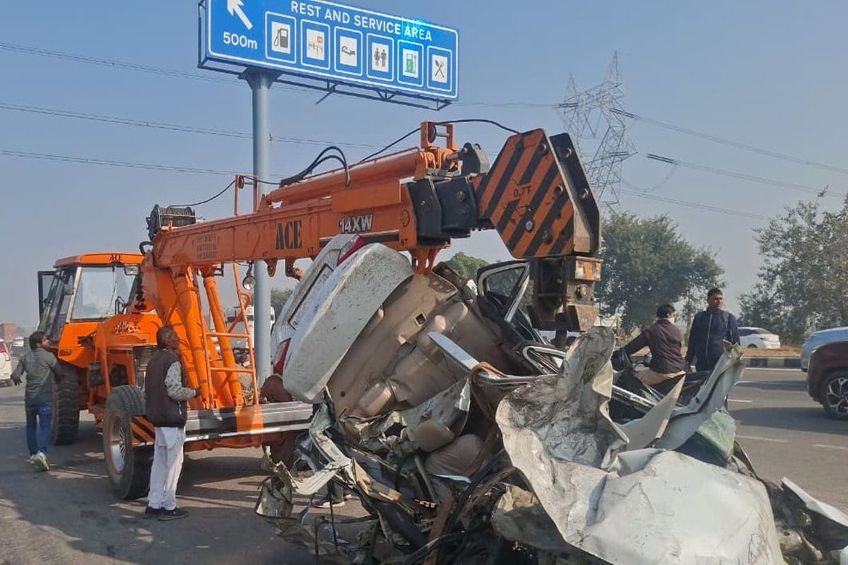 हरियाणा में भीषण हादसा बस ट्रक समेत चार वाहन भिड़े 4 लोगों की मौत