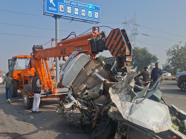 हरियाणा में भीषण हादसा, बस ट्रक समेत चार वाहन भिड़े, 4 लोगों की मौत