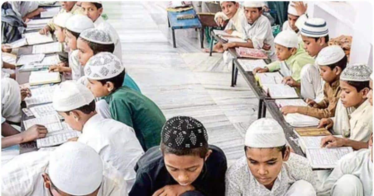 कामिल-फाजिल की डिग्री रद्दी, UP के 32000 मदरसा छात्रों के सामने अंधेरा