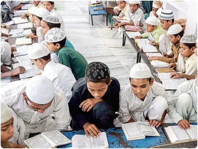 कामिल-फाजिल की डिग्री रद्दी, UP के 32000 मदरसा छात्रों के सामने अंधेरा