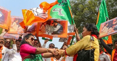 महाराष्ट्र में नगर परिषद और नगर पंचायत चुनावों के पहले दो चरणों के नतीजों ने सत्तारूढ़ महायुति गठबंधन की ताकत को एक बार फिर साबित कर दिया