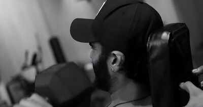 बॉलीवुड में रिलेशनशिप में उम्र की कोई सीमा नहीं होती. तलाक या ब्रेकअप के कोई मायने नहीं होते. किसी भी उम्र का हीरो या हीरोइन किसी भी उम्र की हीरोइन या हीरो से संग रिलेशनशिप में आ जाते हैं. बीते 10 सालों में सबसे ज्यादा चर्चित रिलेशनशिप एक हीरो का रहा. इस हीरो पर फ्लॉप होने का ठप्पा लगा हुआ है. एक्टर के करियर की ज्यादातर फिल्में फ्लॉप रही हैं. हालांकि उनकी अदाकारी को खूब सराहा गया है. (फोटो साभारः इंस्टाग्राम)