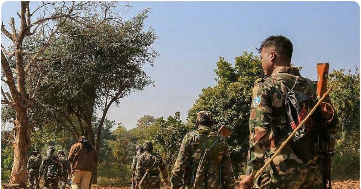 माओवादियों को बड़ा झटका; 41 अंडरग्राउंड कैडरों ने पुलिस के सामने किया सरेंडर