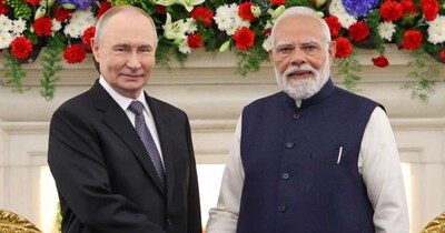 पुतिन मोदी गर्मजोशी से मिले. 