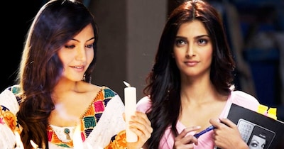 नई दिल्ली. किसी भी कलाकार के लिए यह बहुत बड़ी बात होती है जब उसकी पहली ही फिल्म रिलीज के साथ बॉक्स ऑफिस पर ब्लॉकबस्टर साबित हो जाए और ऐसा ही हुआ था आज से 17 साल पहले अनुष्का शर्मा के साथ. जी हां, आज ही के दिन यानी 12 दिसंबर 2008 को रिलीज हुई 'रब ने बना दी जोड़ी' के साथ अनुष्का ने बॉलीवुड में कदम रखा था.