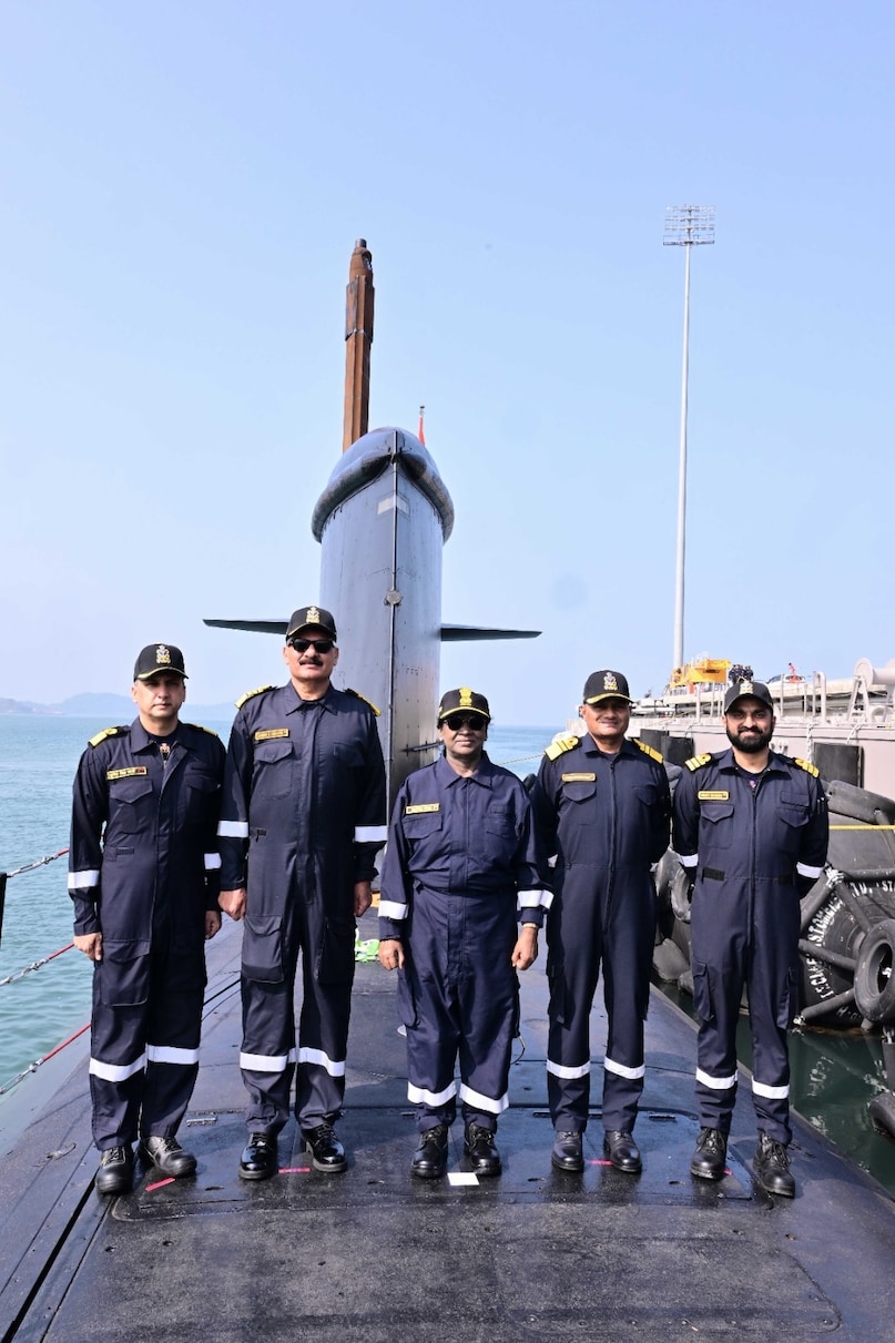 President Droupadi Murmu submarine visit, President Droupadi Murmu, राष्ट्रपति द्रौपदी मुर्मू , राष्ट्रपति द्रौपदी मुर्मू पनडुब्बी यात्रा, प्रोजेक्ट 75 , Indian Navy, INS Vagsheer, Kalvari class submarine, Atmanirbhar Bharat defense, Indian armed forces, Project 75