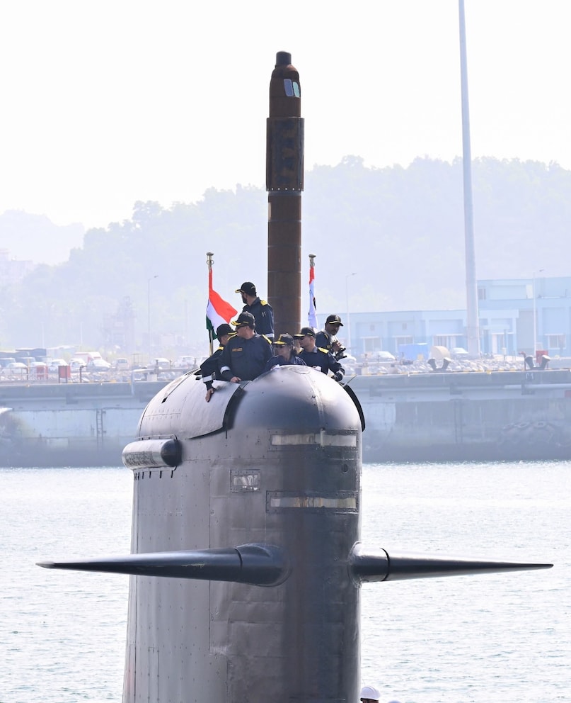 President Droupadi Murmu submarine visit, President Droupadi Murmu, राष्ट्रपति द्रौपदी मुर्मू , राष्ट्रपति द्रौपदी मुर्मू पनडुब्बी यात्रा, प्रोजेक्ट 75 , Indian Navy, INS Vagsheer, Kalvari class submarine, Atmanirbhar Bharat defense, Indian armed forces, Project 75