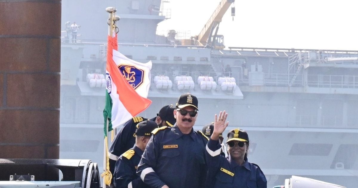 नौसेना की पनडुब्बी में सवार हुईं द्रौपदी मुर्मू, INS वाघशीर में की यात्रा
