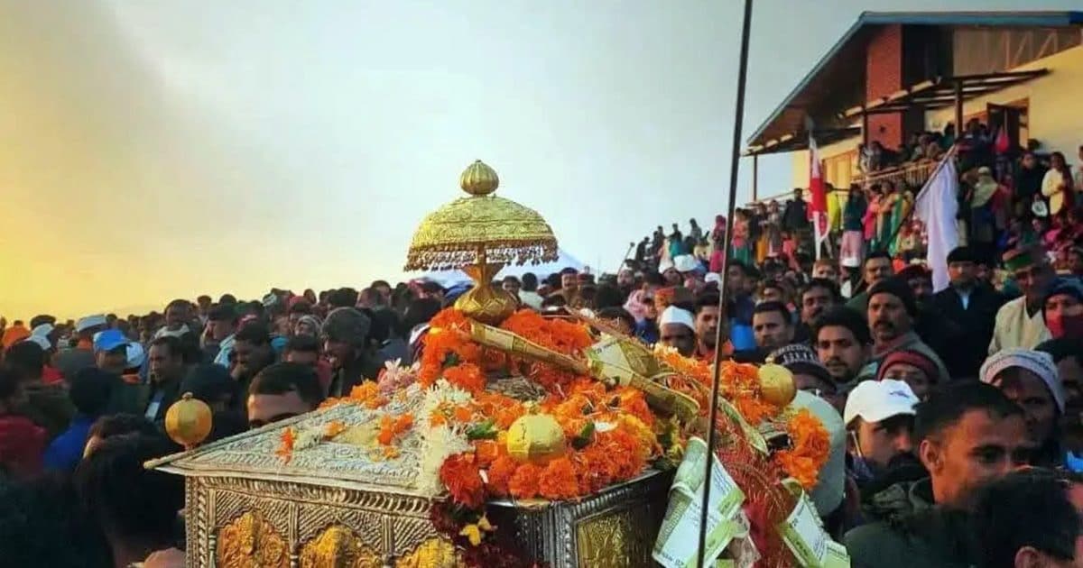 पहली बार हिमाचल आ रहे ‘न्याय के देवता’, रोते-रोते लोगों ने दी विदाई