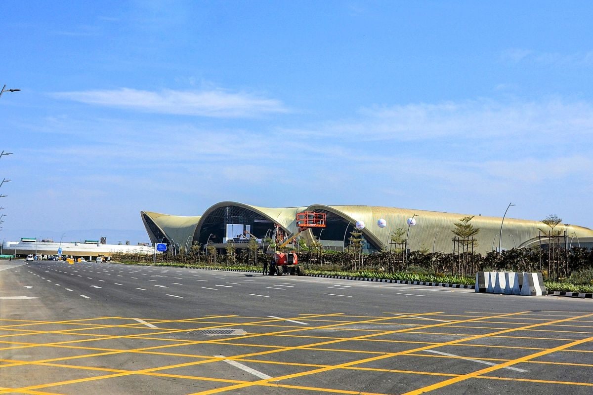 नवी मुंबई एयरपोर्ट पर आज से शुरू हो गईं कमर्शियल उड़ानें, यात्री हुए खुश