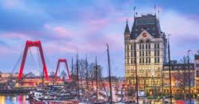 रॉटरडैम बंदरगाह विश्व के सबसे महत्वपूर्ण बंदरगाहों में से एक है, जो यूरोपीय बाजार के लिए एक प्रमुख प्रवेश द्वार के रूप में कार्य करता है.