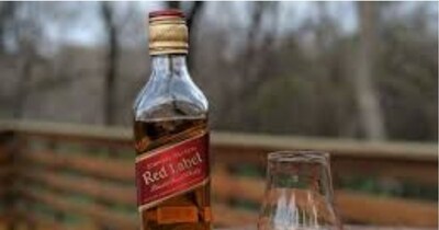 भारत में स्कॉच व्हिस्की का बाज़ार सबसे तेज़ी से बढ़ रहा है. शहरी उपभोक्ता अब प्रीमियम फ्लेवर, सिंगल माल्ट और अंतरराष्ट्रीय ब्रांड की तलाश में हैं.