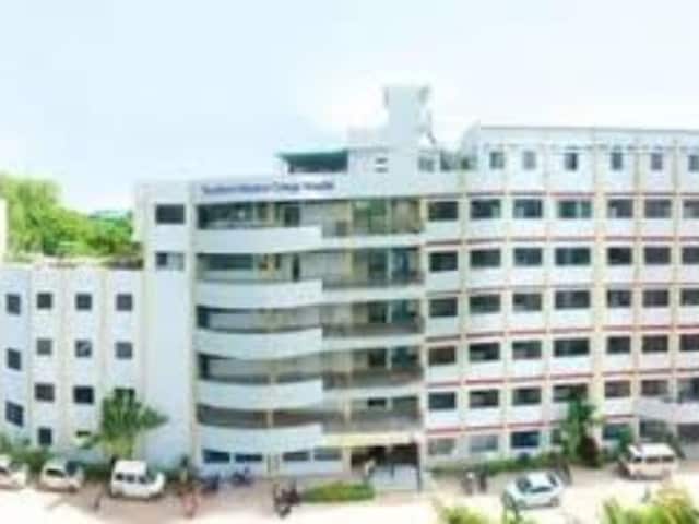 हजारों भारतीय क्यों जाते हैं बांग्लादेश डॉक्टर बनने,कैसा है वहां पढ़ाई का स्तर