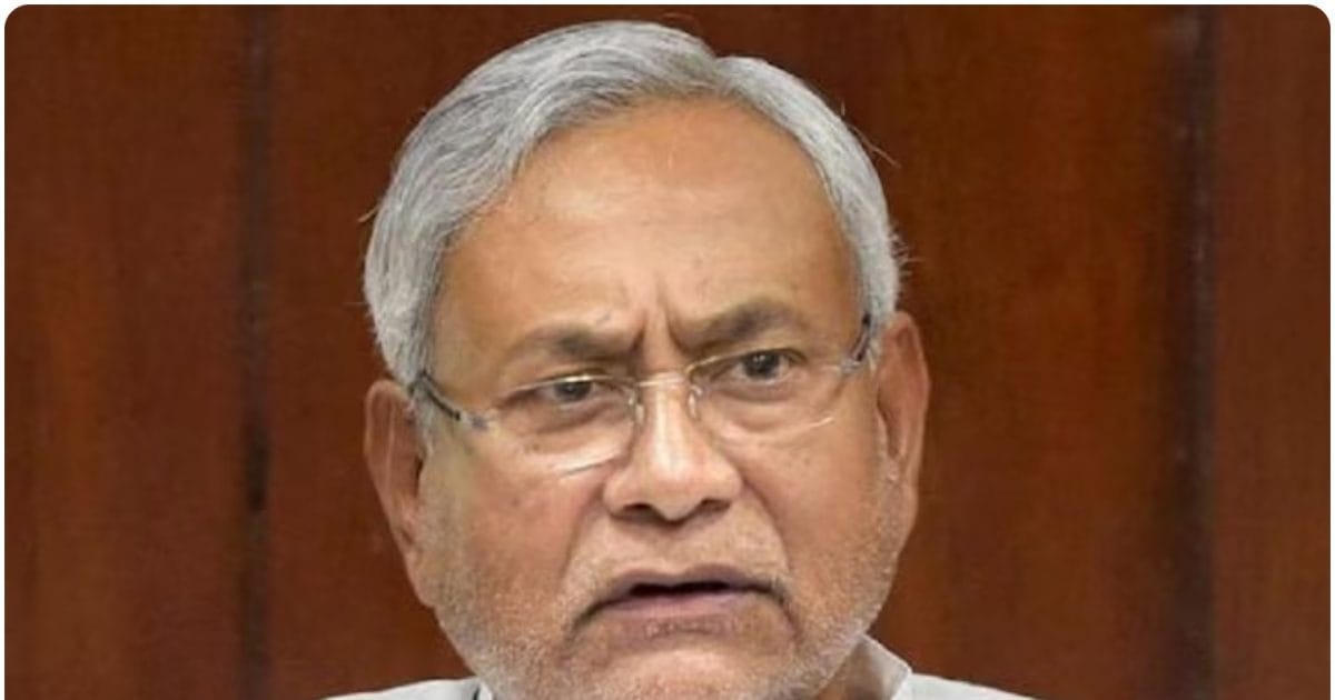 'महिला डॉक्टर के हिजाब को खींचने पर बिना शर्त माफी मांगें CM नीतीश कुमार'