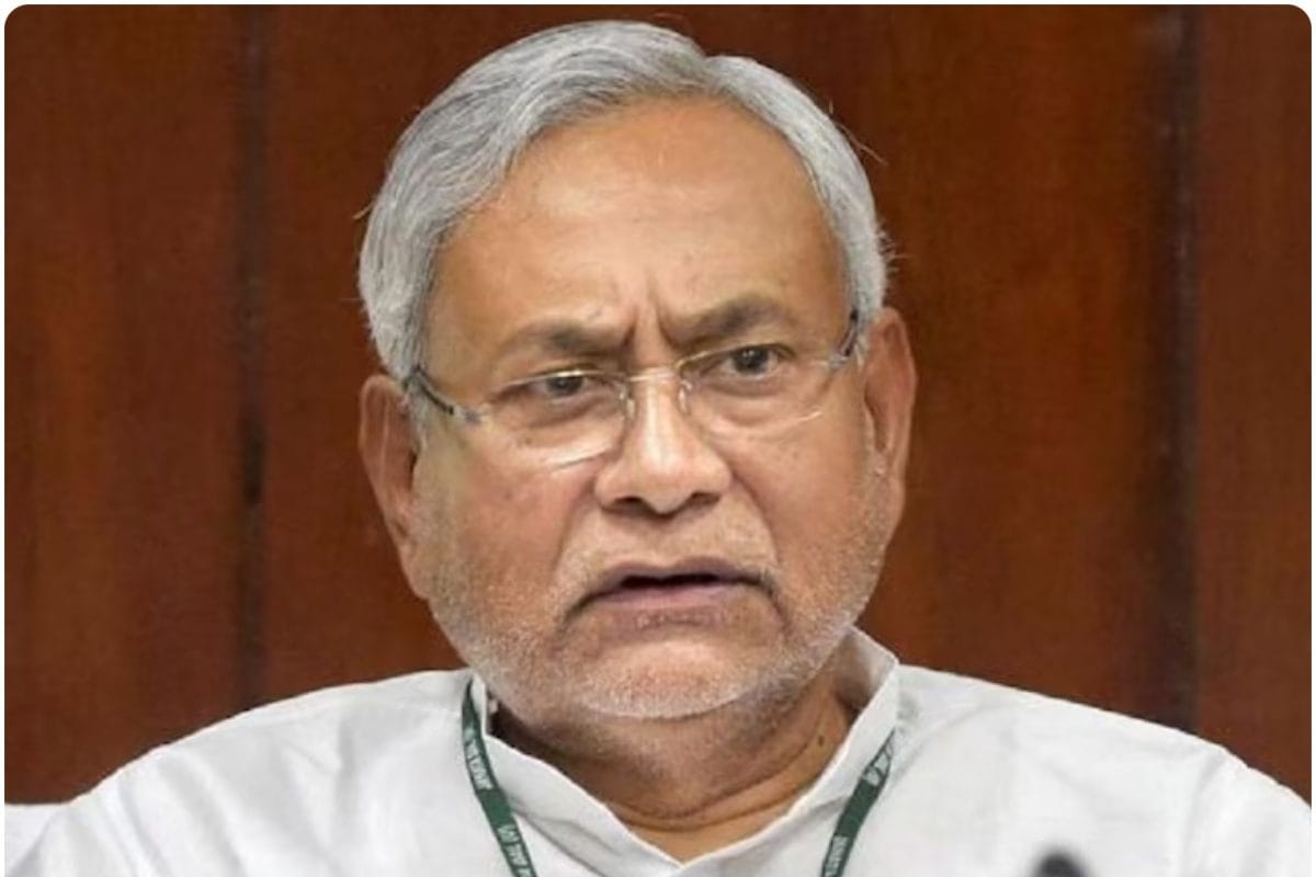 महिला डॉक्टर के हिजाब को खींचने पर बिना शर्त माफी मांगें CM नीतीश कुमार