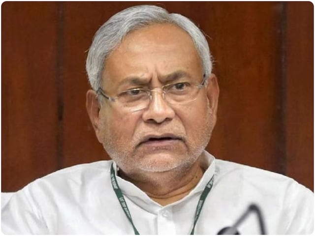 'महिला डॉक्टर के हिजाब को खींचने पर बिना शर्त माफी मांगें CM नीतीश कुमार'