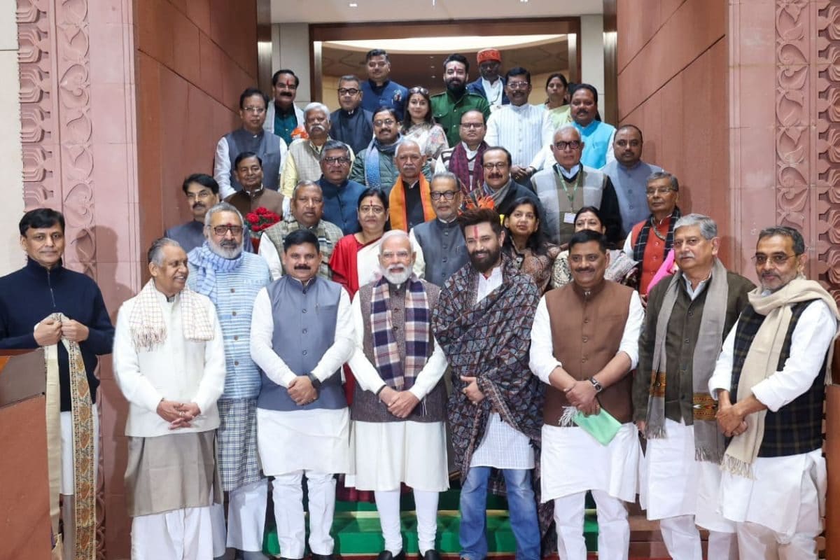 संकेतों से भरी साइलेंट मैसेजिंग वाली तस्वीर PM मोदी ने शेयर की संदेश समझिये