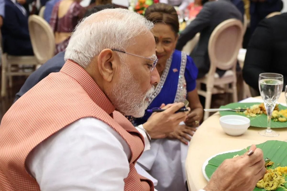 रसगुल्ला से मलाई कोफ्ता तक PM मोदी के घर NDA सांसदों ने क्या-क्या खाया देखिए